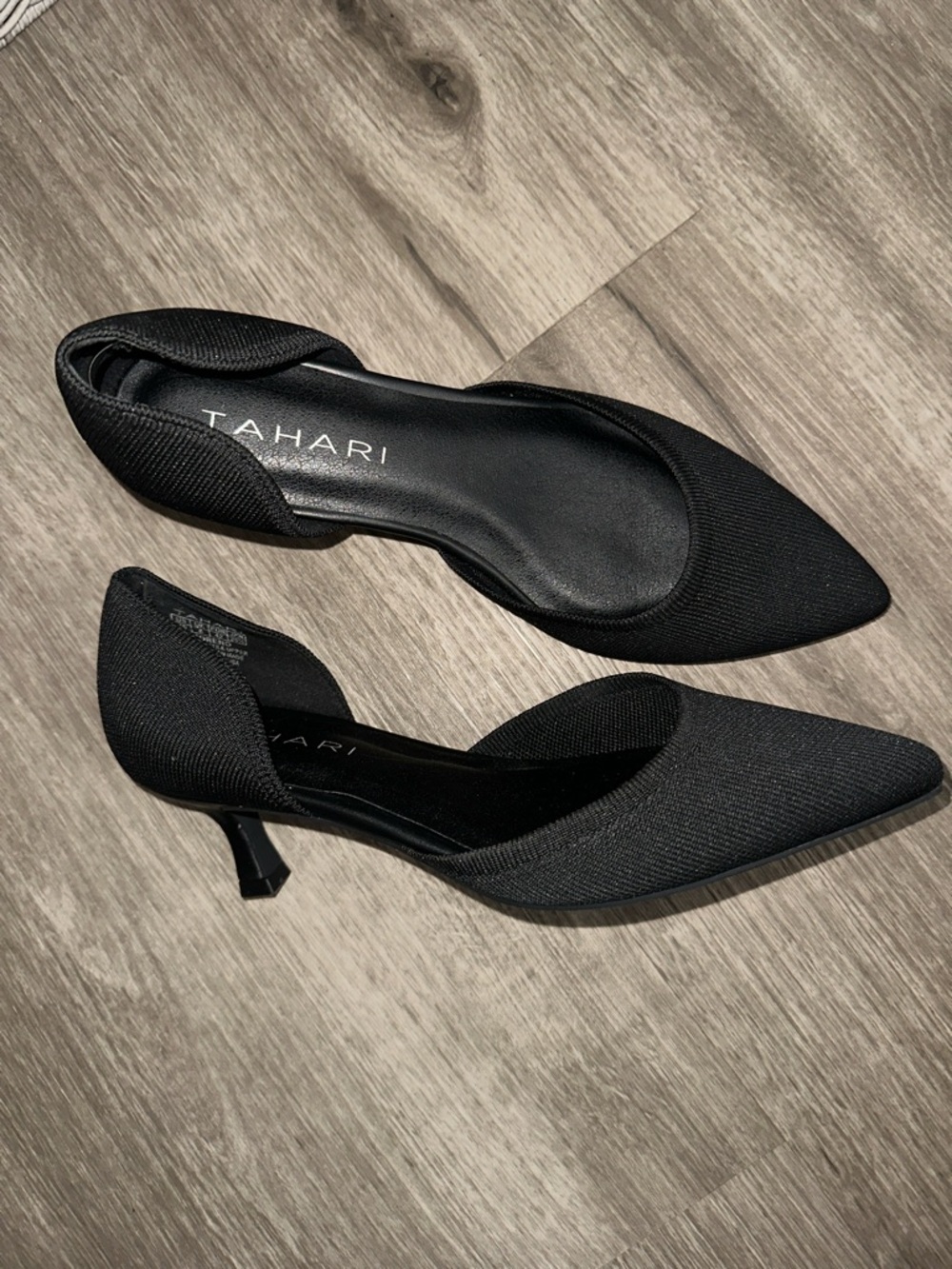 Tahari Black Pointed Toe Low Heel Pumps